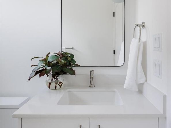 3209 Dolphin Dr 2, Austin TX 78704
