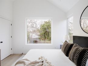 3209 Dolphin Dr 2, Austin TX 78704