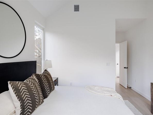 3209 Dolphin Dr 2, Austin TX 78704