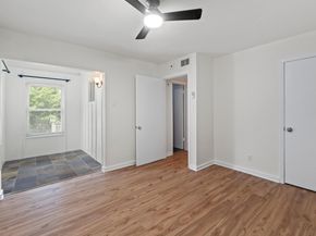 2303 East Side DR 211, Austin TX 78704