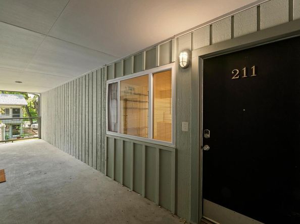 2303 East Side DR 211, Austin TX 78704