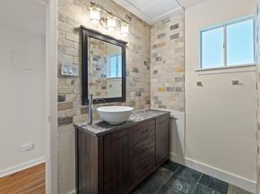 2303 East Side DR 211, Austin TX 78704