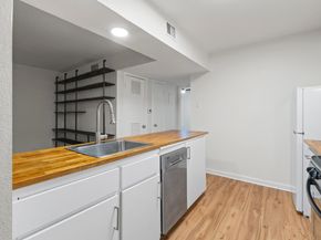 2303 East Side DR 211, Austin TX 78704