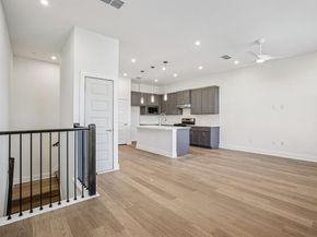 200 W 56th ST 8102, Austin TX 78751
