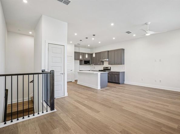 200 W 56th ST 8102, Austin TX 78751