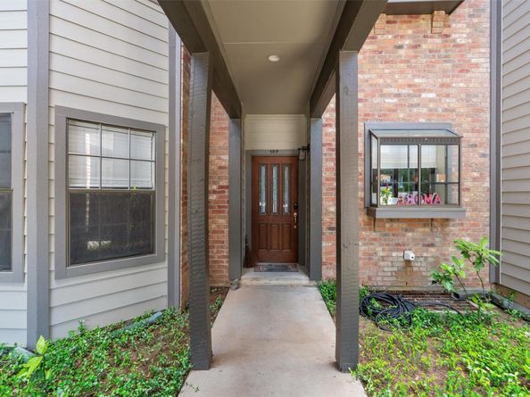 1741 Spyglass DR 2102, Austin TX 78746