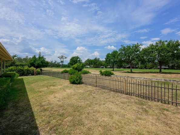 911 Vanguard ST, Lakeway TX 78734