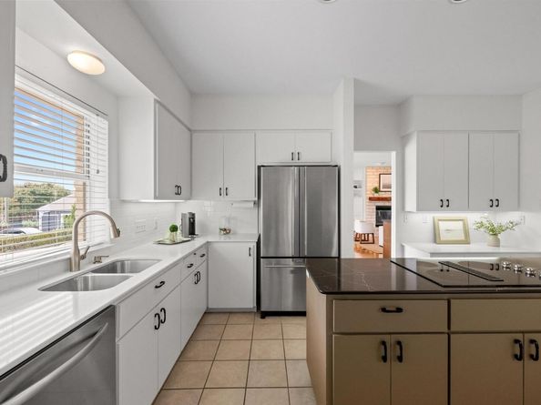 911 Vanguard ST, Lakeway TX 78734