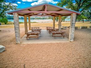529 Venture BLVD S, Point Venture TX 78645