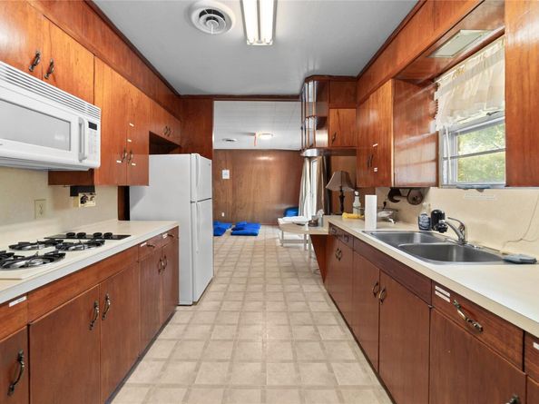 1105 E Applegate DR, Austin TX 78753