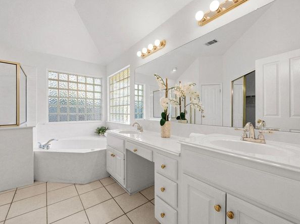 4917 Flaming Oak CV, Austin TX 78749