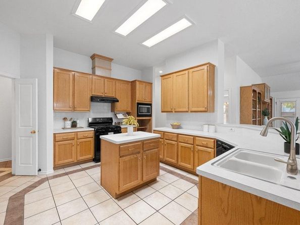 4917 Flaming Oak CV, Austin TX 78749