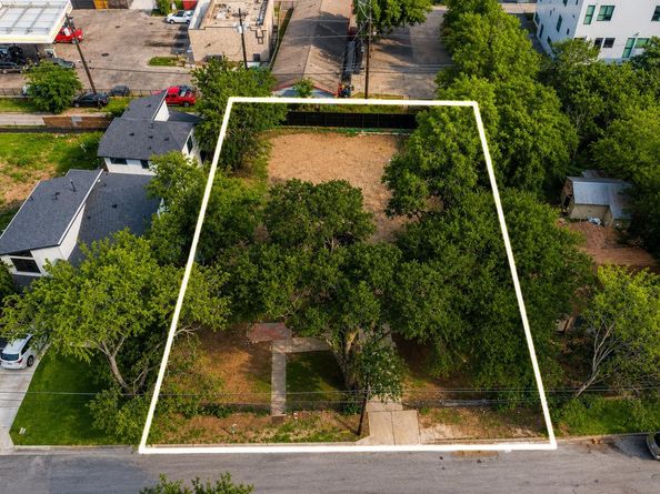 2101 E 8TH St, Austin TX 78702