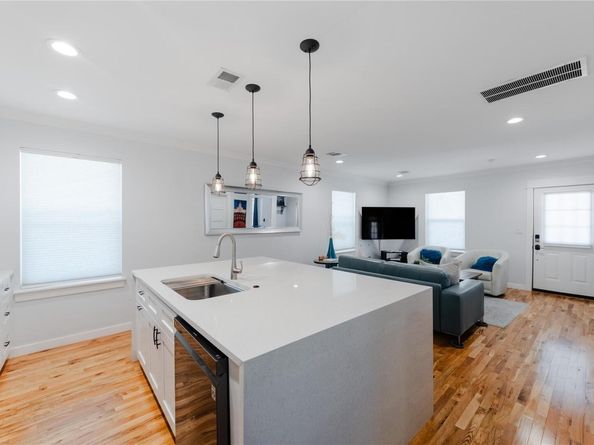 2214 Garden ST 1, Austin TX 78702