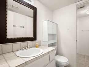 2122 Hancock DR 110, Austin TX 78756