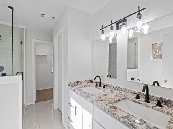 10001 Woodglen DR, Austin TX 78753