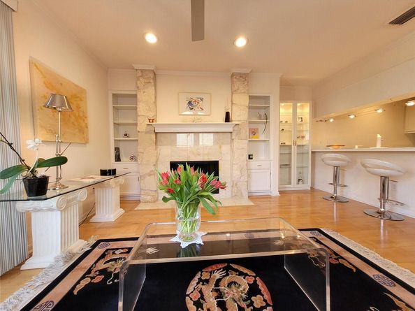 2410 Enfield RD 7, Austin TX 78703