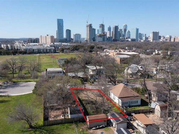 33 Chalmers Ave, Austin TX 78702