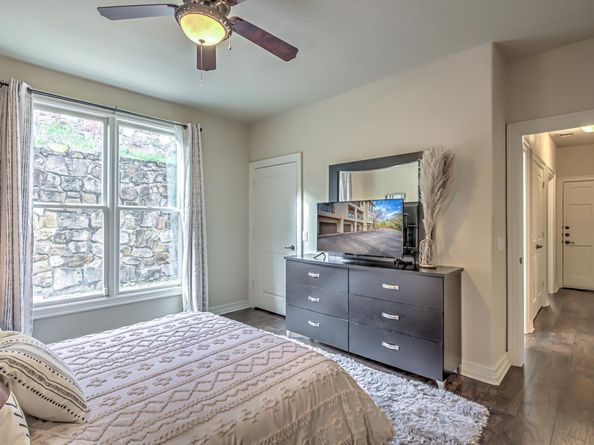 2226 Westlake DR 13, Austin TX 78746