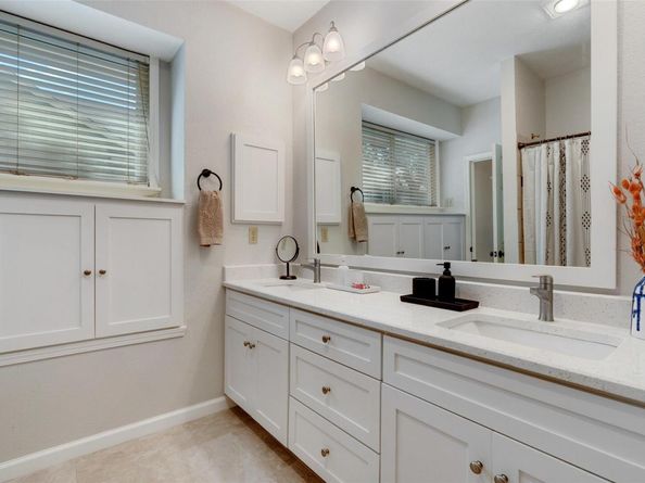 12049 Lincolnshire DR, Austin TX 78758