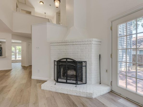 5703 Kayview DR, Austin TX 78749