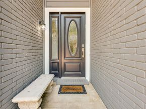 5703 Kayview DR, Austin TX 78749