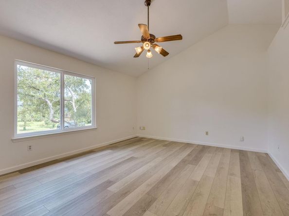 5703 Kayview DR, Austin TX 78749