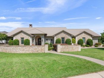 2501 Woodbine CIR