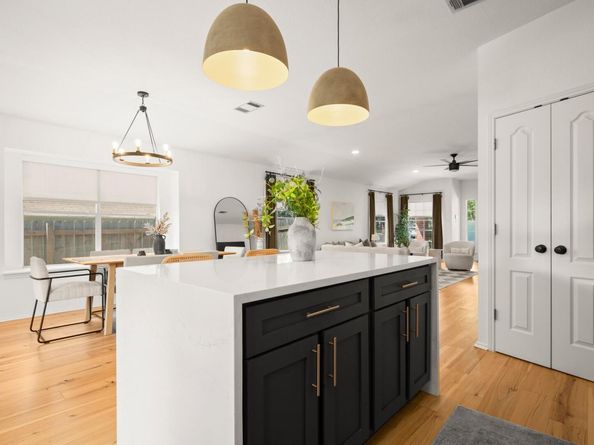 8809 Lanna Bluff LOOP, Austin TX 78749