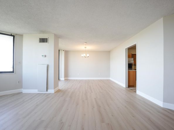 1021 Harmon Cove Tower 1021, Secaucus NJ 07094