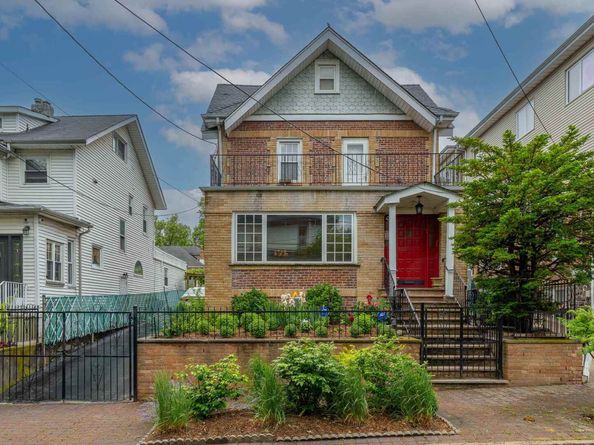 17 77th St, North Bergen NJ 07047