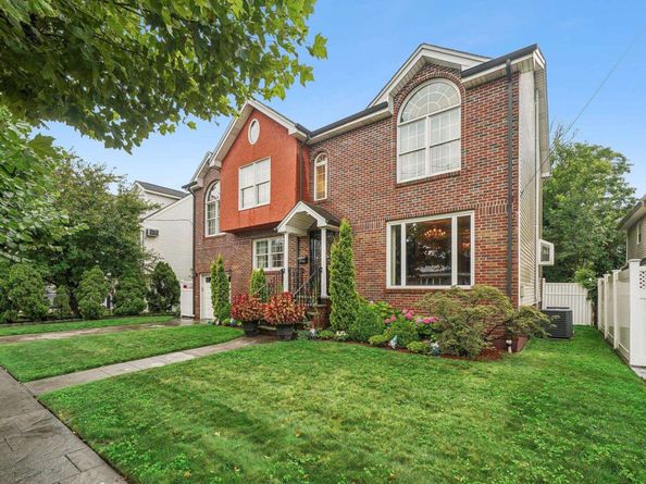 18 Gail Pl, Secaucus NJ 07094