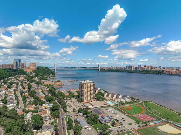 1203 River Rd 1G, Edgewater NJ 07020