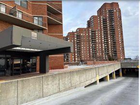 238 Harmon Cove Tower, Secaucus NJ 07094