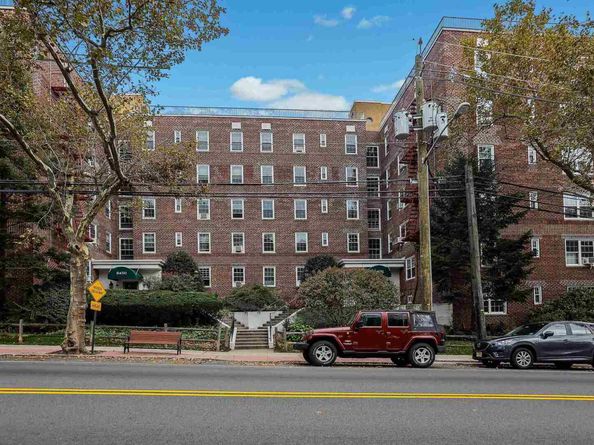 8400 Blvd East 2B, North Bergen NJ 07047