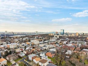 2455 3rd St, Fort Lee NJ 07024-4068
