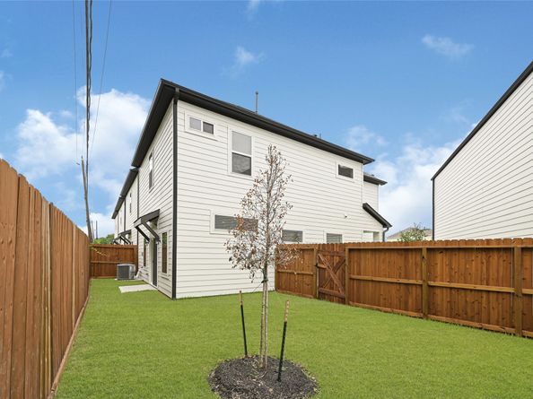 5003 Yesenia Palm Street, Houston TX 77021
