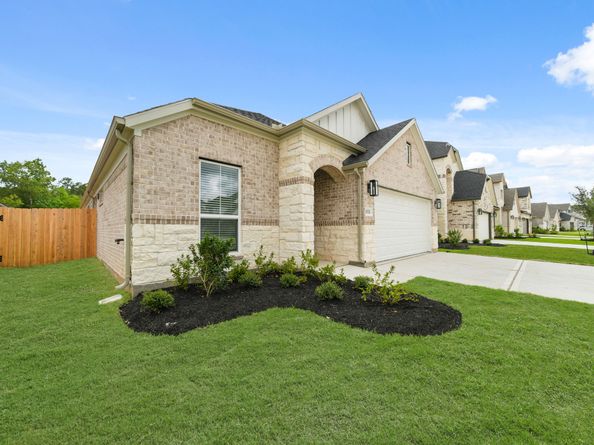 1976 Scarlet Yaupon Way, Conroe TX 77301