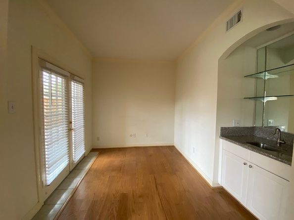 2001 Bering Drive 5B, Houston TX 77057