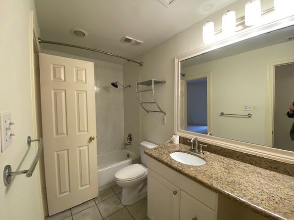2001 Bering Drive 5B, Houston TX 77057