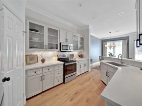 4414 Castle Court Place, Houston TX 77006