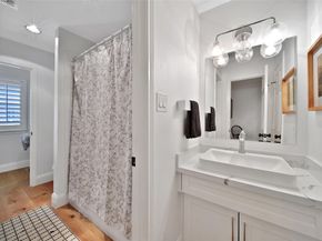 4414 Castle Court Place, Houston TX 77006