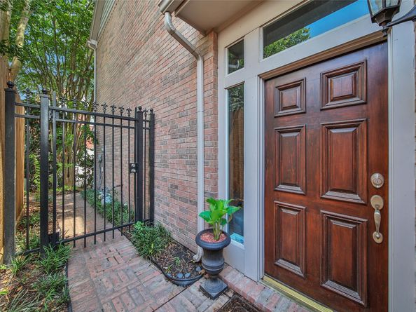 4414 Castle Court Place, Houston TX 77006