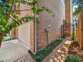 4414 Castle Court Place, Houston TX 77006