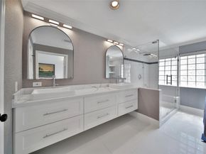 4414 Castle Court Place, Houston TX 77006
