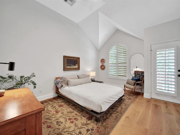 4414 Castle Court Place, Houston TX 77006