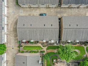 9850 Pagewood Lane 1402, Houston TX 77042