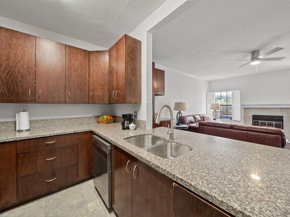 9850 Pagewood Lane 1402, Houston TX 77042