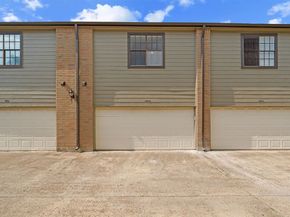 9850 Pagewood Lane 1402, Houston TX 77042