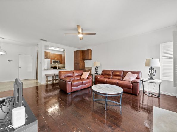 9850 Pagewood Lane 1402, Houston TX 77042